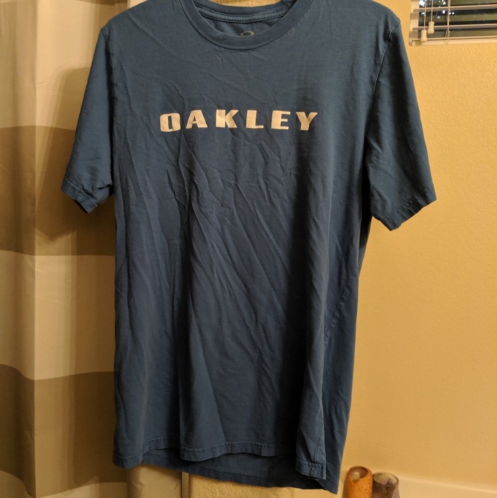 Mens Oakley shirt